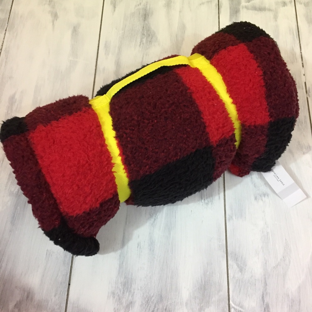 american eagle red buffalo plaid sherpa throw